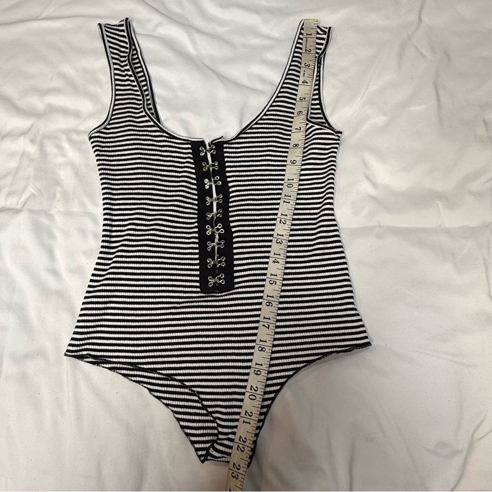 Emma & Sam rayon /spandex bl/white bodysuit medium - Picture 9 of 13